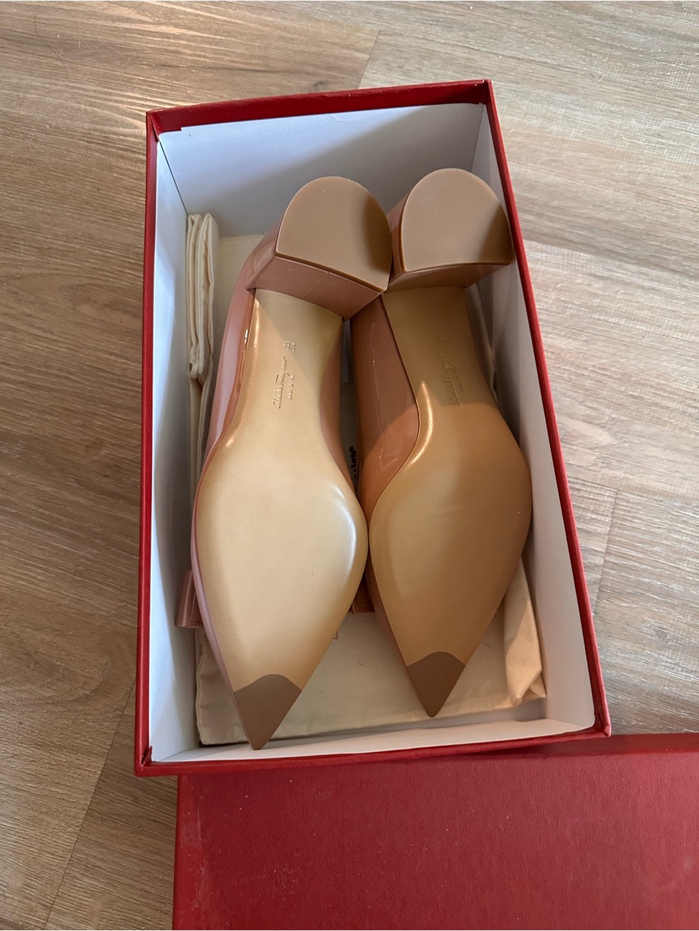 NEW Salvatore Ferragamo Pink Vara Bow Pointed-Toe Pumps - Picture 3 of 7